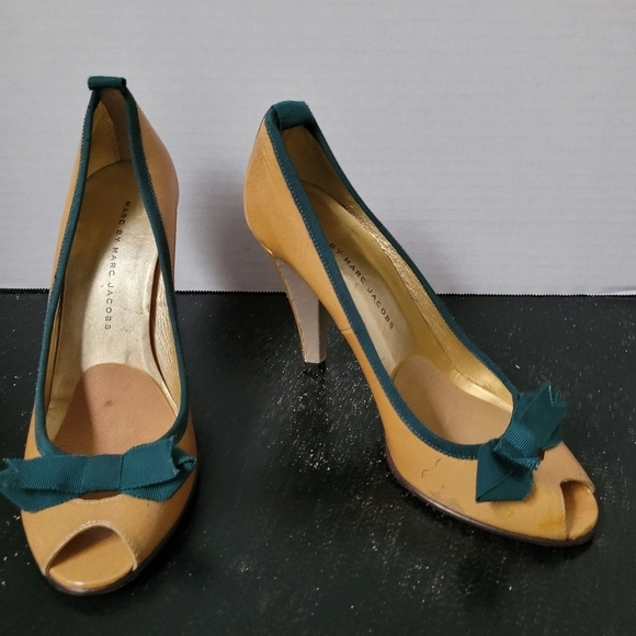 Marc by Marc Jacobs Yellow and Green Pumps - Picture 1 of 13